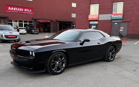 Dodge Challenger III рестайлинг 2, 2021 год, 3 100 000 рублей, 1 фотография