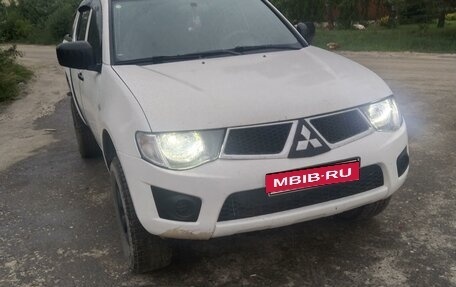 Mitsubishi L200 IV рестайлинг, 2011 год, 1 134 000 рублей, 2 фотография