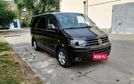 Volkswagen Caravelle T5, 2012 год, 2 080 000 рублей, 2 фотография