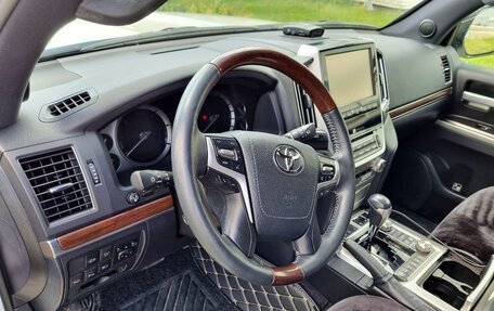 Toyota Land Cruiser 200, 2017 год, 8 700 000 рублей, 6 фотография