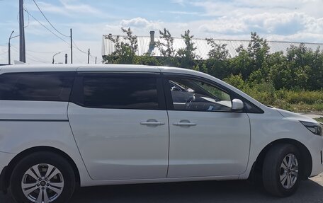 KIA Carnival III, 2018 год, 2 785 000 рублей, 3 фотография