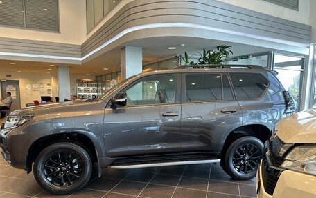 Toyota Land Cruiser Prado 150 рестайлинг 2, 2022 год, 9 900 000 рублей, 3 фотография