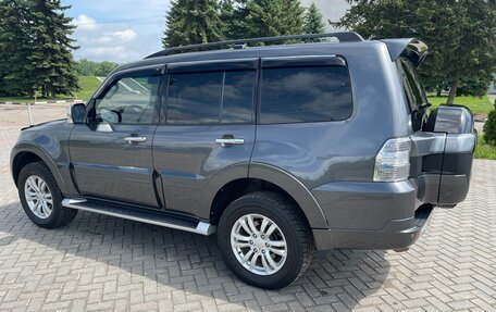 Mitsubishi Pajero IV, 2017 год, 3 590 000 рублей, 3 фотография