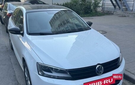 Volkswagen Jetta VI, 2017 год, 1 470 000 рублей, 2 фотография