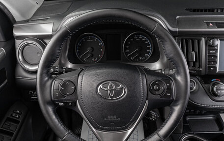 Toyota RAV4, 2018 год, 2 599 000 рублей, 10 фотография