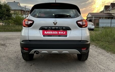 Renault Kaptur I рестайлинг, 2022 год, 1 850 000 рублей, 6 фотография