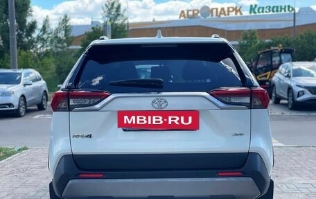 Toyota RAV4, 2020 год, 3 290 000 рублей, 6 фотография