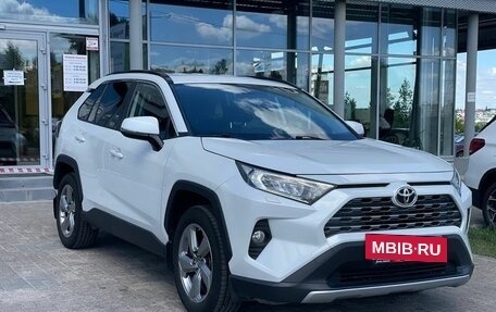 Toyota RAV4, 2020 год, 3 290 000 рублей, 4 фотография