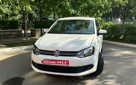 Volkswagen Polo VI (EU Market), 2011 год, 450 000 рублей, 2 фотография