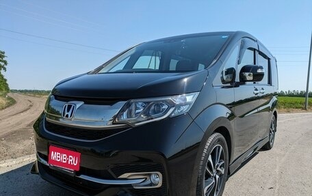 Honda Stepwgn IV, 2016 год, 2 250 000 рублей, 2 фотография