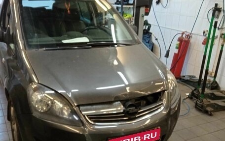 Opel Zafira B, 2012 год, 759 000 рублей, 1 фотография