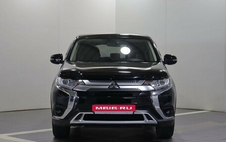 Mitsubishi Outlander III рестайлинг 3, 2021 год, 2 850 000 рублей, 2 фотография