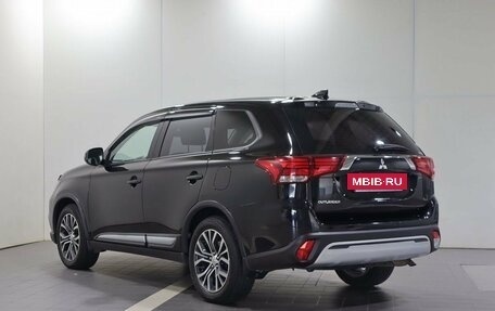 Mitsubishi Outlander III рестайлинг 3, 2021 год, 2 850 000 рублей, 7 фотография