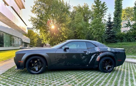 Dodge Challenger III рестайлинг 2, 2017 год, 3 800 000 рублей, 4 фотография