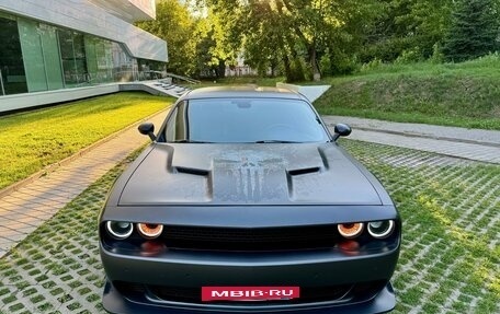 Dodge Challenger III рестайлинг 2, 2017 год, 3 800 000 рублей, 2 фотография