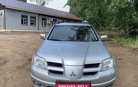 Mitsubishi Outlander III рестайлинг 3, 2006 год, 700 000 рублей, 2 фотография