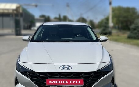 Hyundai Elantra, 2021 год, 2 300 000 рублей, 2 фотография