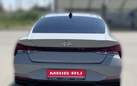 Hyundai Elantra, 2021 год, 2 300 000 рублей, 3 фотография