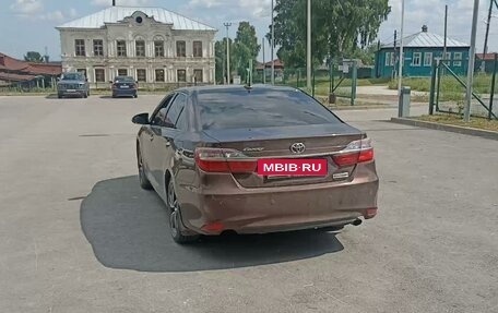 Toyota Camry, 2017 год, 2 600 000 рублей, 4 фотография