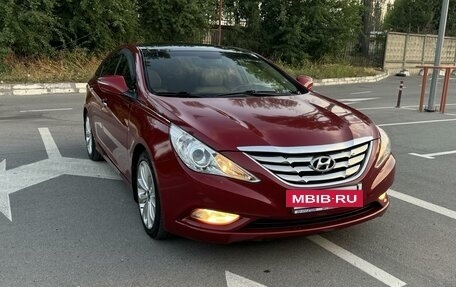 Hyundai Sonata VI, 2010 год, 2 000 000 рублей, 2 фотография