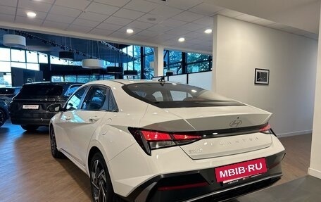 Hyundai Elantra, 2023 год, 2 550 000 рублей, 2 фотография