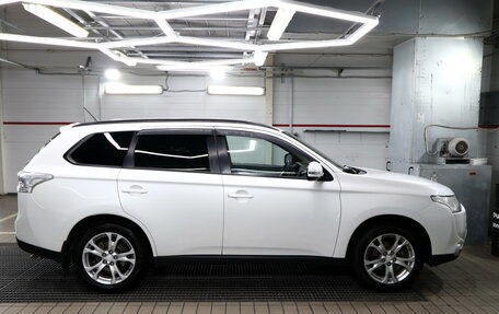 Mitsubishi Outlander III рестайлинг 3, 2013 год, 1 450 000 рублей, 3 фотография