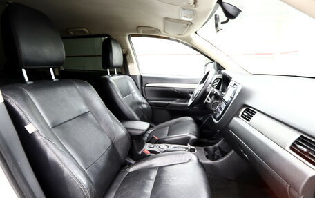 Mitsubishi Outlander III рестайлинг 3, 2013 год, 1 450 000 рублей, 10 фотография