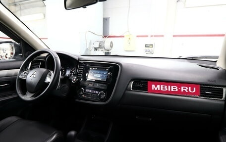 Mitsubishi Outlander III рестайлинг 3, 2013 год, 1 450 000 рублей, 9 фотография