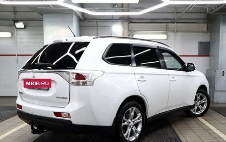 Mitsubishi Outlander III рестайлинг 3, 2013 год, 1 450 000 рублей, 4 фотография