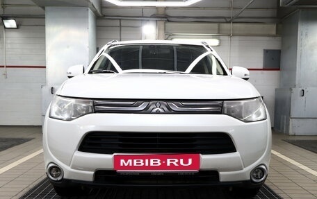 Mitsubishi Outlander III рестайлинг 3, 2013 год, 1 450 000 рублей, 2 фотография