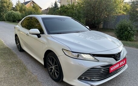 Toyota Camry, 2019 год, 3 530 000 рублей, 2 фотография