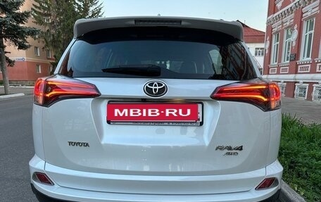 Toyota RAV4, 2018 год, 2 855 000 рублей, 8 фотография