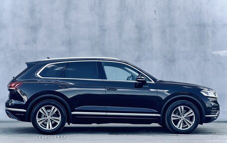 Volkswagen Touareg III, 2018 год, 4 755 000 рублей, 6 фотография