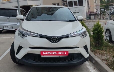 Toyota C-HR I рестайлинг, 2017 год, 2 150 000 рублей, 2 фотография