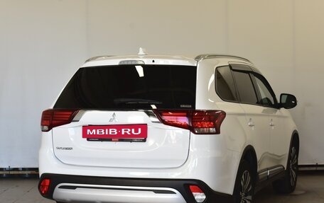 Mitsubishi Outlander III рестайлинг 3, 2021 год, 2 640 000 рублей, 2 фотография