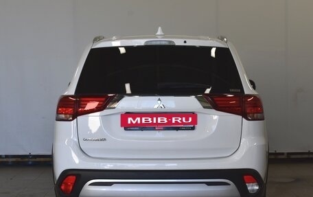 Mitsubishi Outlander III рестайлинг 3, 2021 год, 2 640 000 рублей, 4 фотография