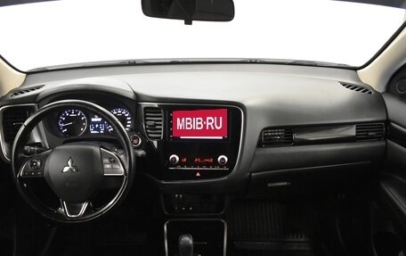 Mitsubishi Outlander III рестайлинг 3, 2021 год, 2 640 000 рублей, 7 фотография