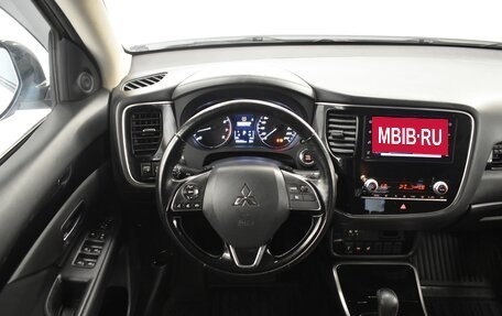 Mitsubishi Outlander III рестайлинг 3, 2021 год, 2 640 000 рублей, 6 фотография