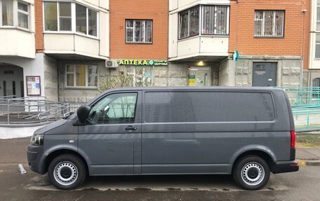 Volkswagen Transporter T5 рестайлинг, 2010 год, 1 950 000 рублей, 2 фотография