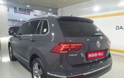 Volkswagen Tiguan II, 2018 год, 2 400 000 рублей, 1 фотография