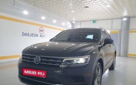 Volkswagen Tiguan II, 2018 год, 2 400 000 рублей, 6 фотография