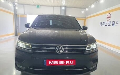 Volkswagen Tiguan II, 2018 год, 2 400 000 рублей, 7 фотография