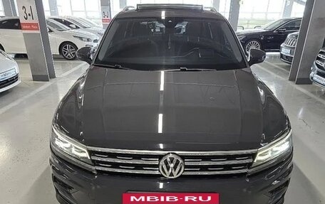 Volkswagen Tiguan II, 2018 год, 2 610 000 рублей, 2 фотография