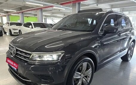 Volkswagen Tiguan II, 2018 год, 2 610 000 рублей, 9 фотография