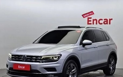 Volkswagen Tiguan II, 2018 год, 2 400 000 рублей, 1 фотография