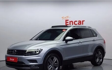 Volkswagen Tiguan II, 2018 год, 2 570 000 рублей, 1 фотография