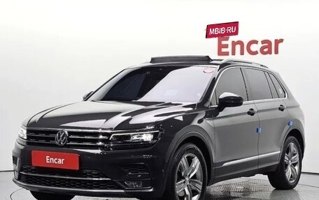 Volkswagen Tiguan II, 2018 год, 2 850 000 рублей, 1 фотография