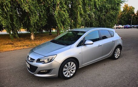 Opel Astra J, 2013 год, 920 000 рублей, 2 фотография