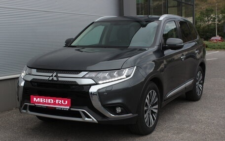 Mitsubishi Outlander III рестайлинг 3, 2021 год, 2 997 000 рублей, 6 фотография