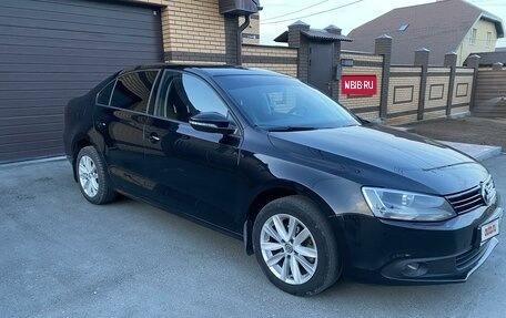 Volkswagen Jetta VI, 2013 год, 1 250 000 рублей, 2 фотография